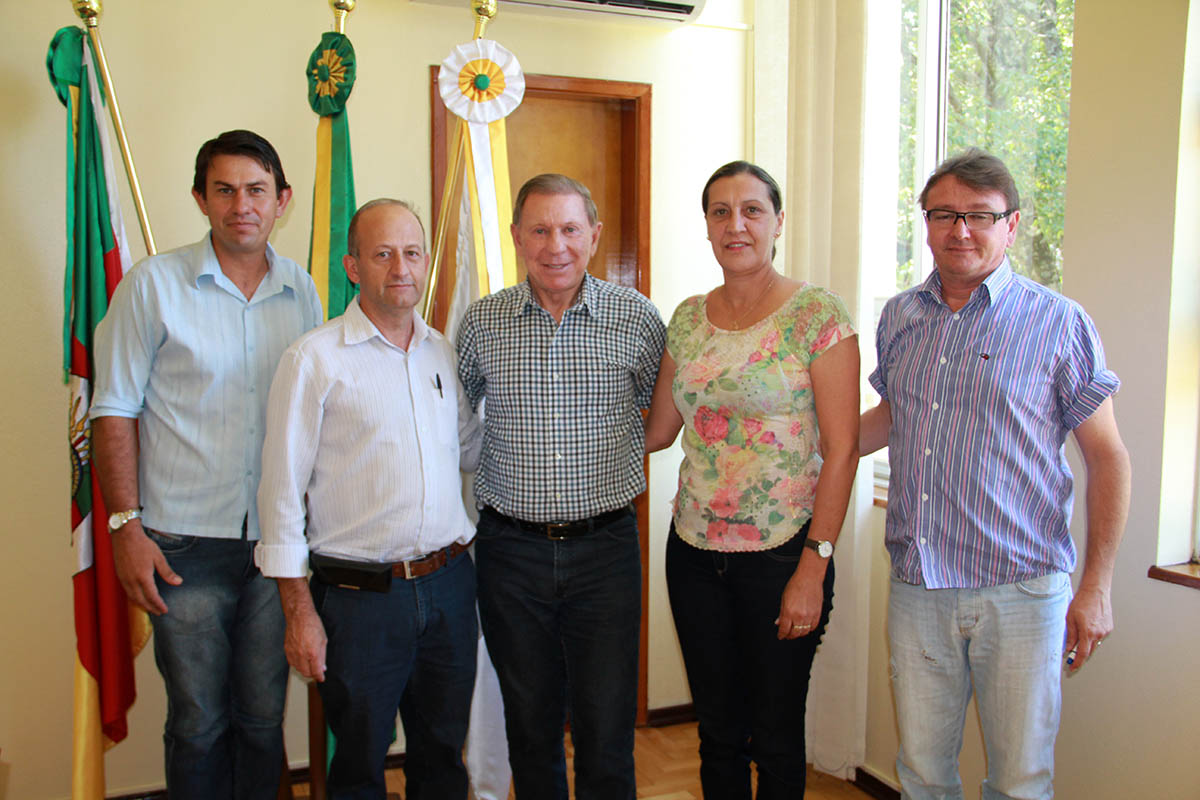 PREFEITO CASALI RECEBE VISITA DA EMATER